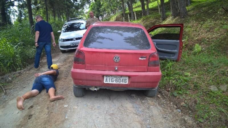 Dupla suspeita de cometer assaltos em cidades do Alto Vale é detida pela PM