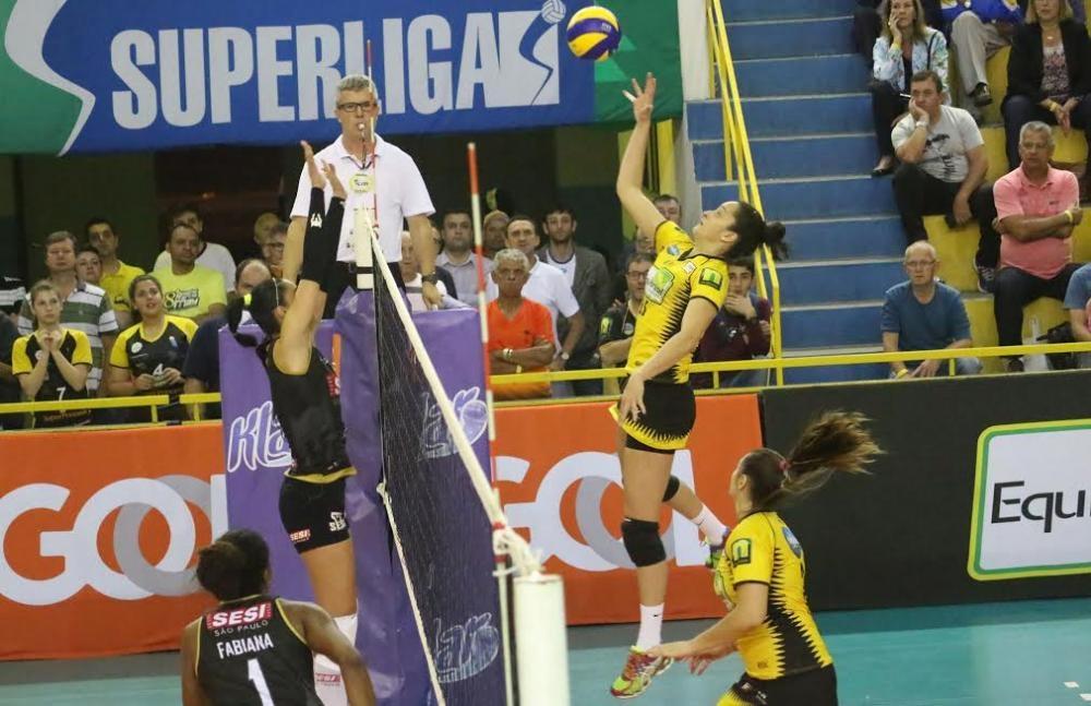 Em batalha de cinco sets Rio do Sul vence o Sesi-SP 