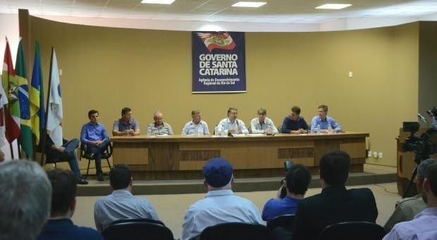 Em coletiva de imprensa no Alto Vale Governador Raimundo Colombo garante que rodovias de Atalanta e Petrolândia devem sair do papel