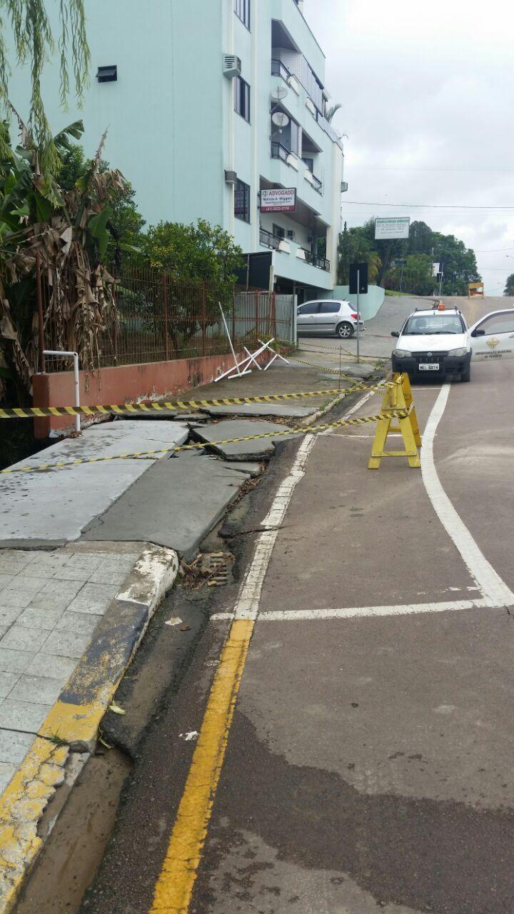 Em Ituporanga Defesa Civil precisou interditar rua no centro da cidade