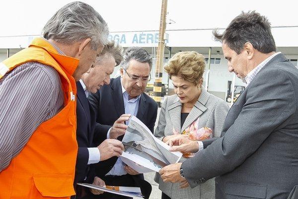 Em seu perfil no Twitter, Dilma lamenta não ter ido a Rio do Sul e se solidariza com famílias atingidas pela enchente