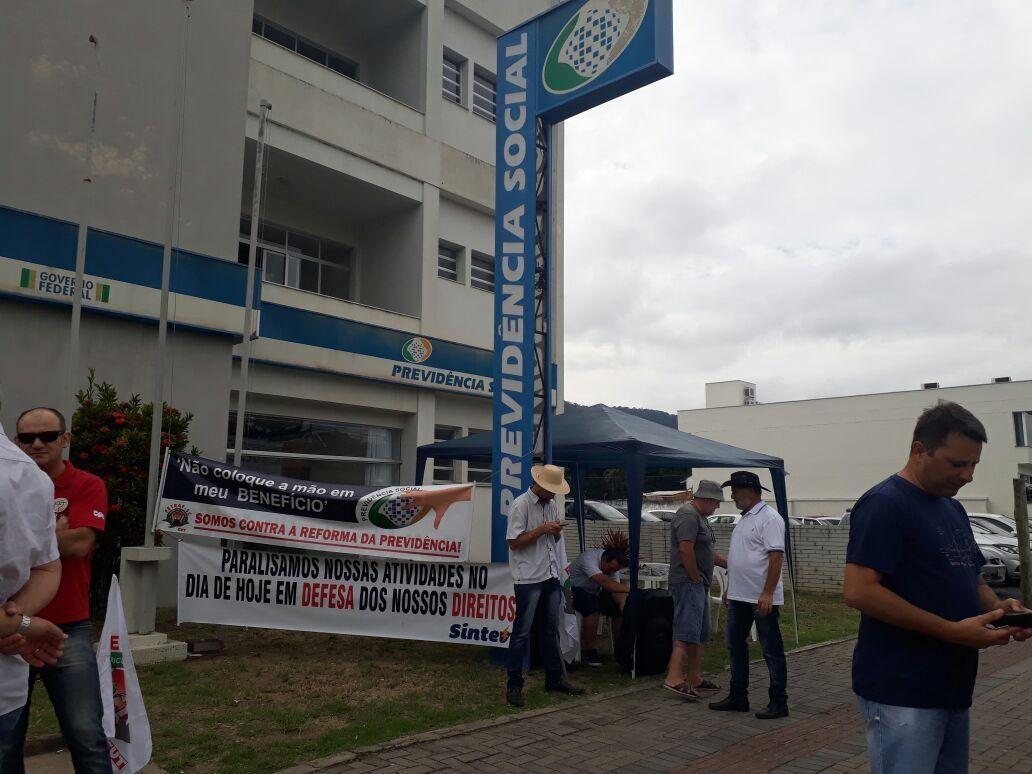 Entidades do Alto Vale fazem ato contra Reforma da Previdência