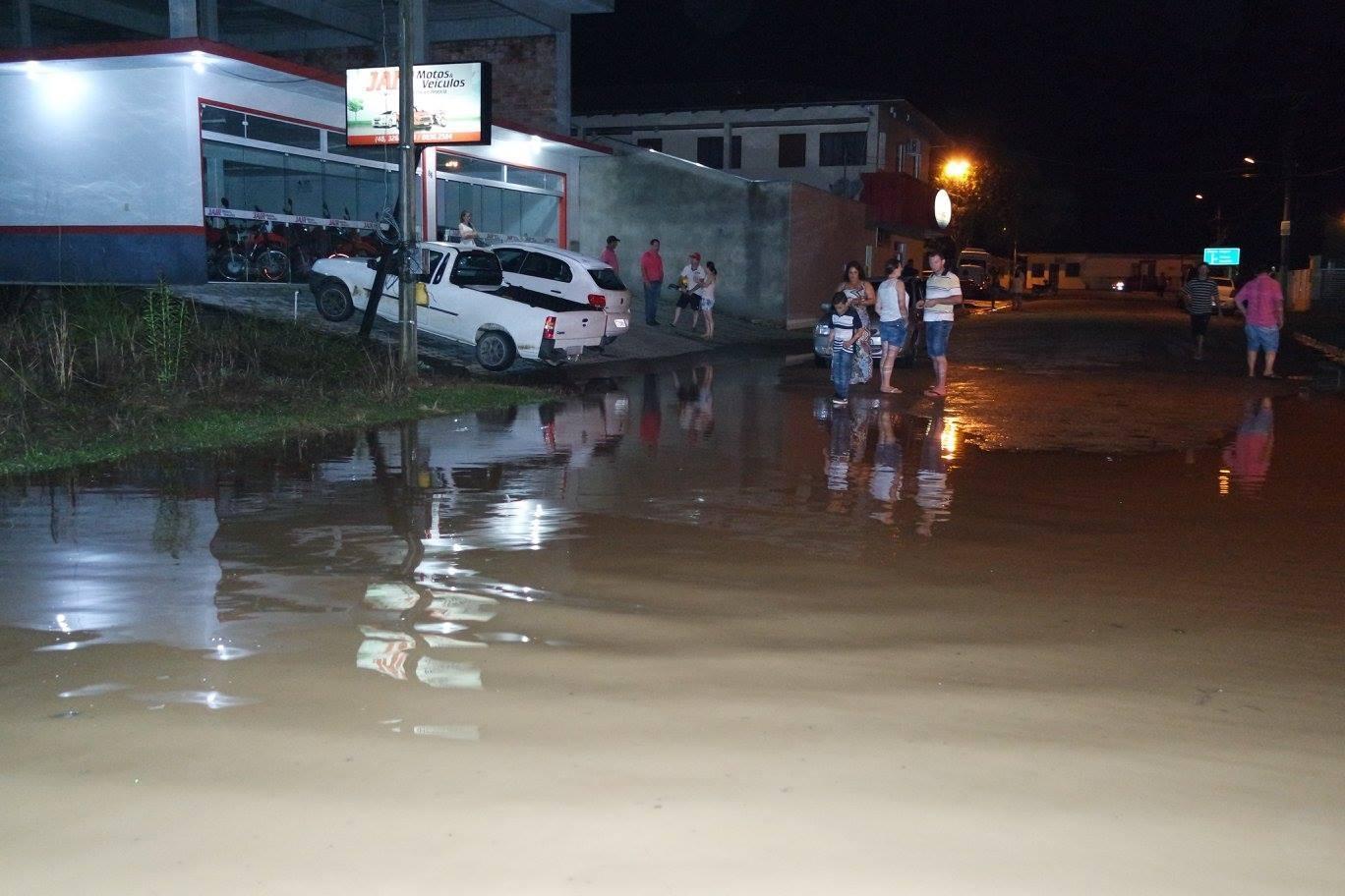 Enxurrada em Leoberto Leal: Prefeita avalia prejuízos