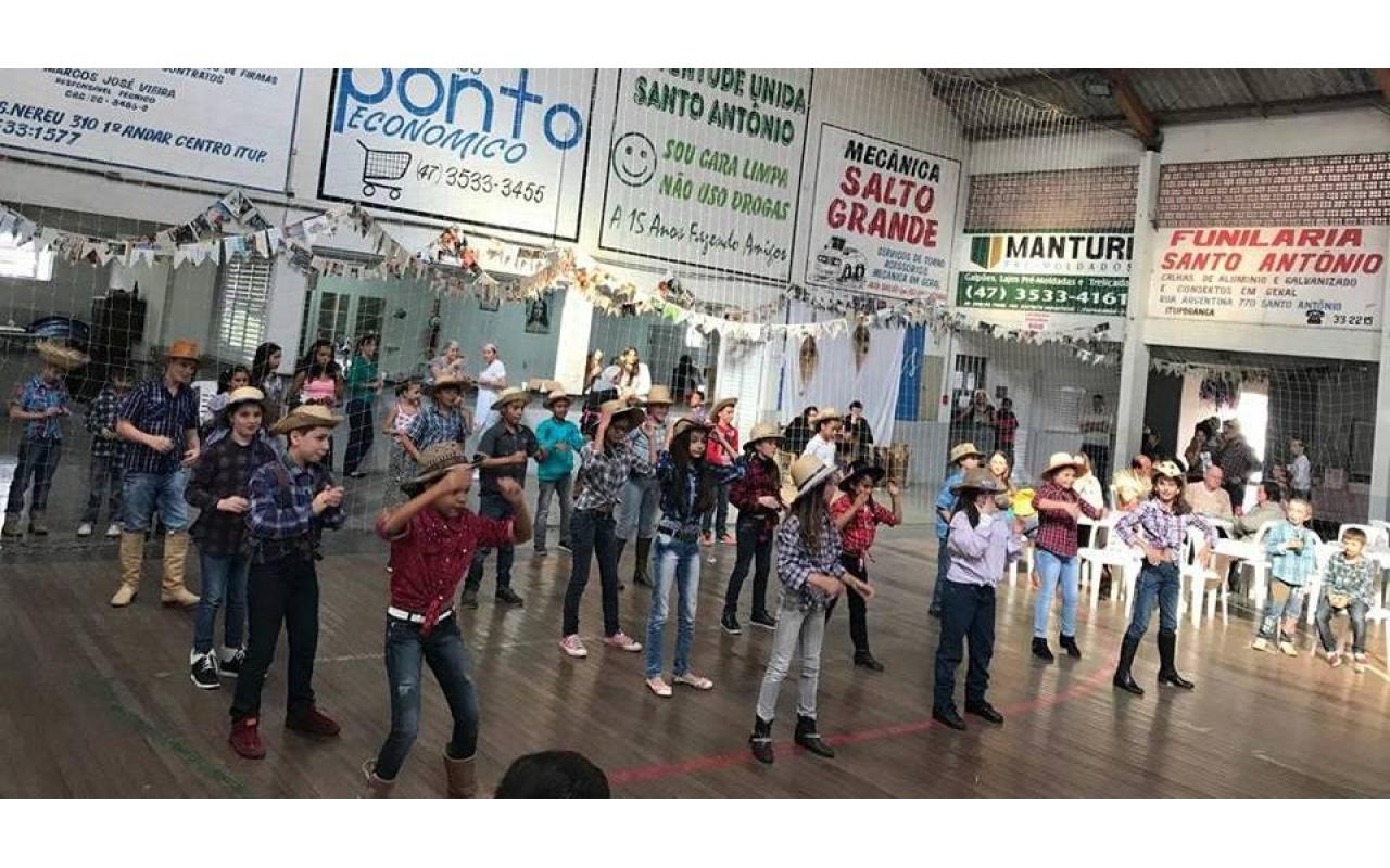 Escola Aleixo Dellagiustina arrecada quase R$ 20 mil com Festa Juliana