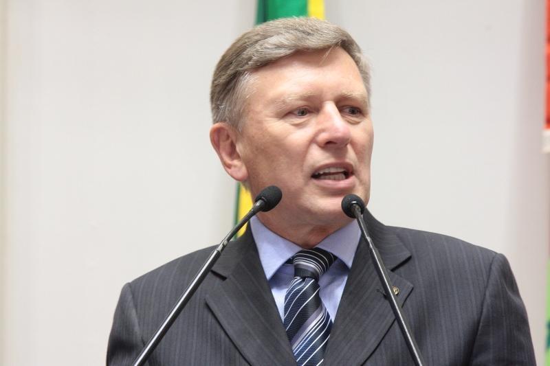 Ex-prefeito de Rio do Sul é investigado por assinar aditivos em 28 contratos no último quadrimestre de seu mandato