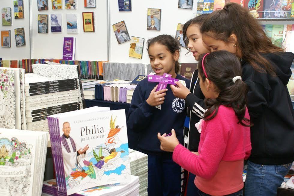 Feira do Livro de Rio do Sul recebe os primeiros estudantes