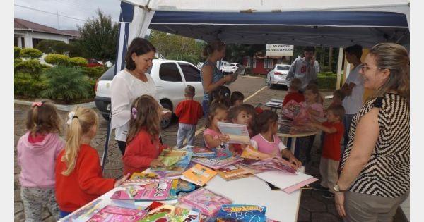 Feira do Livro é realizada em Petrolândia