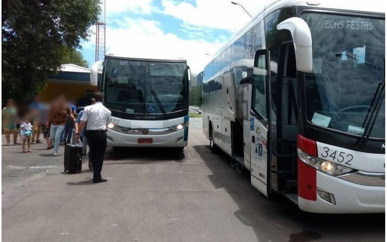 Fiscalização flagra passageiros de pé em ônibus na BR-470 em Rio do Sul
