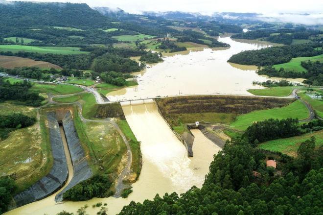 Fotos aéreas mostram volume de água na barragem de Ituporanga 