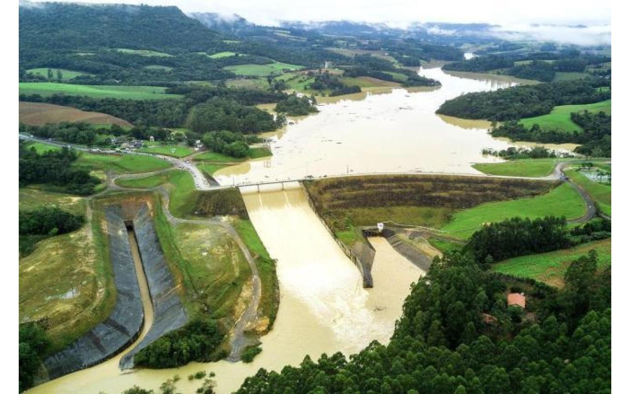 Fotos aéreas mostram volume de água na barragem de Ituporanga 