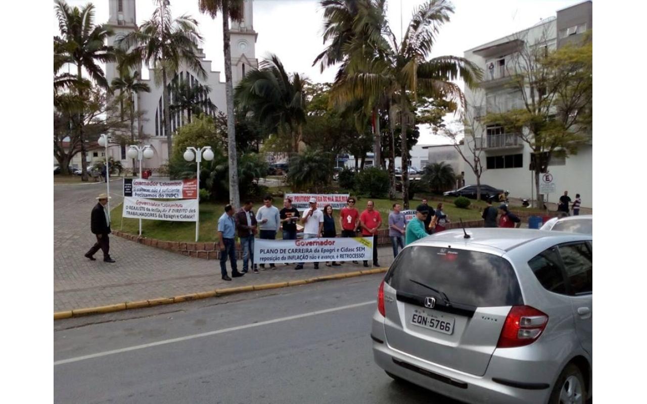 Funcionários da Cidasc e Epagri fazem mobilização em Ituporanga e pedem reajuste salarial