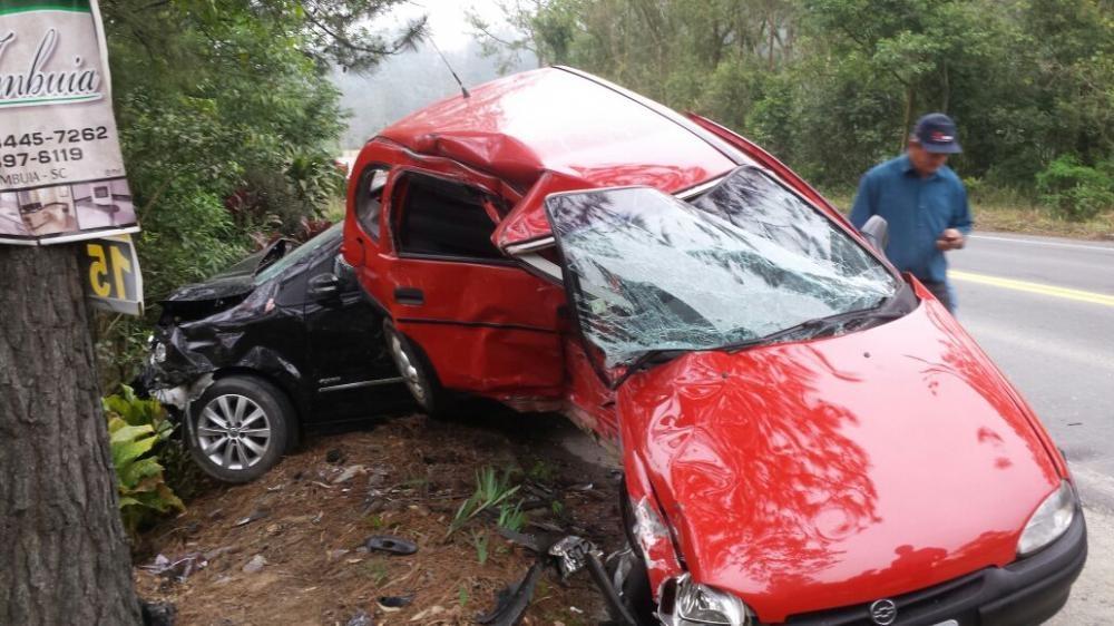 Grave acidente envolve dois veículos em Aurora