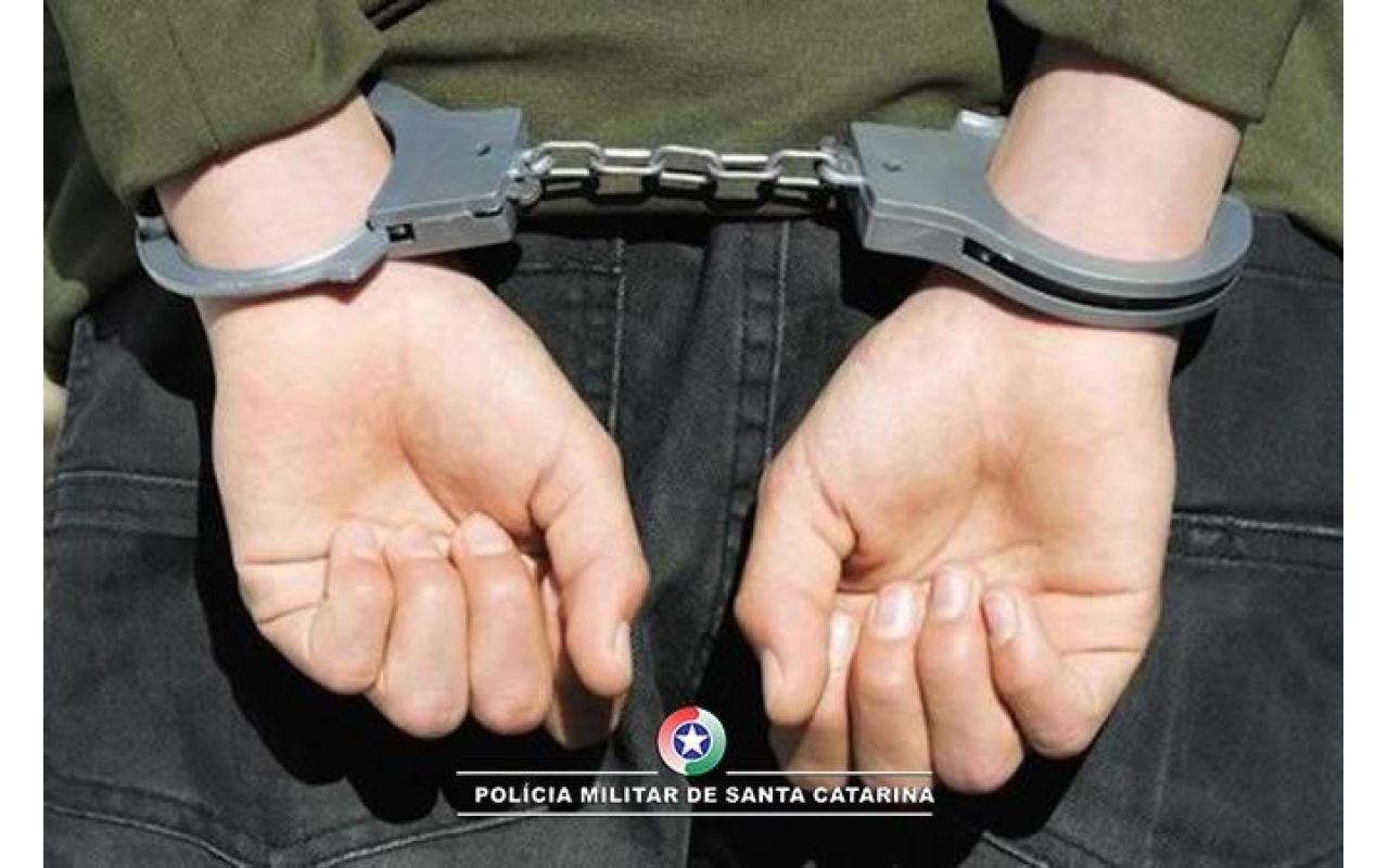 Homem com dois mandados ativos por furto é preso em Ituporanga