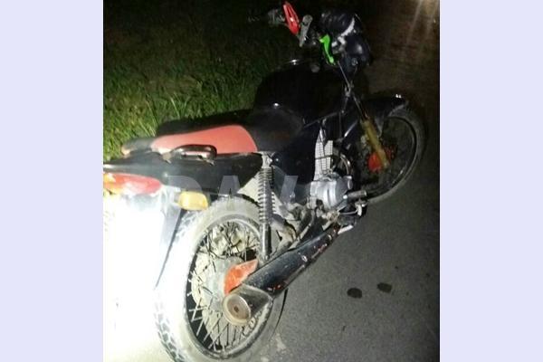 Homem com moto roubada colide na traseira de carro e foge na BR-470 em Rio do Sul