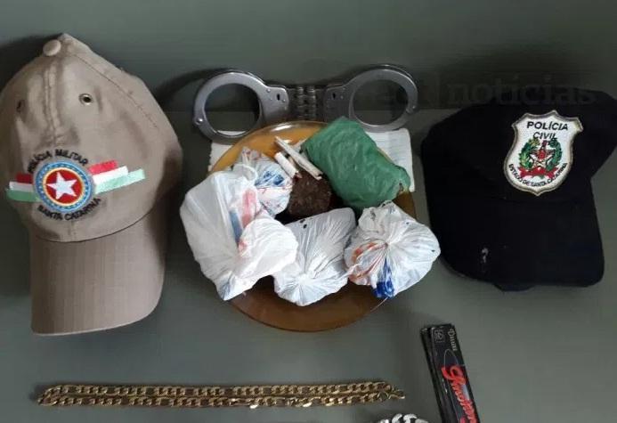 Homem é preso e adolescente apreendido em Atalanta