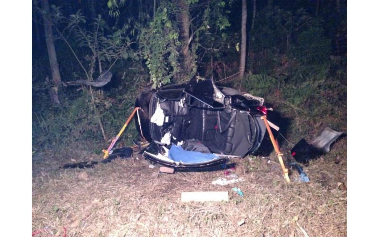 Homem morre após carro colidir contra árvore na BR-470, em Ibirama