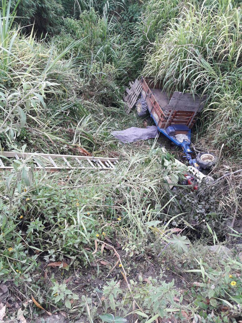 Homem morre após queda em ribanceira com micro trator em Presidente Getúlio