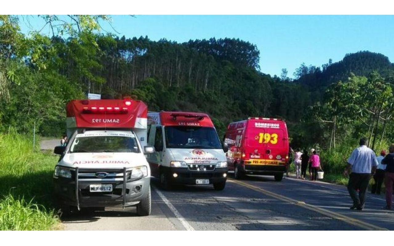 Idosa morre atropelada por moto na BR-470 em Ibirama 
