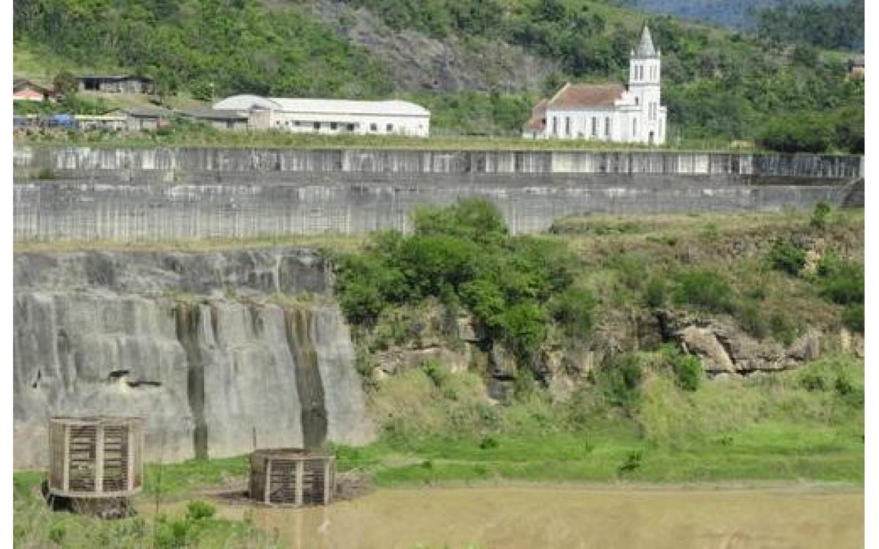 Impasse afeta funcionamento de barragem de José Boiteux, SC 
