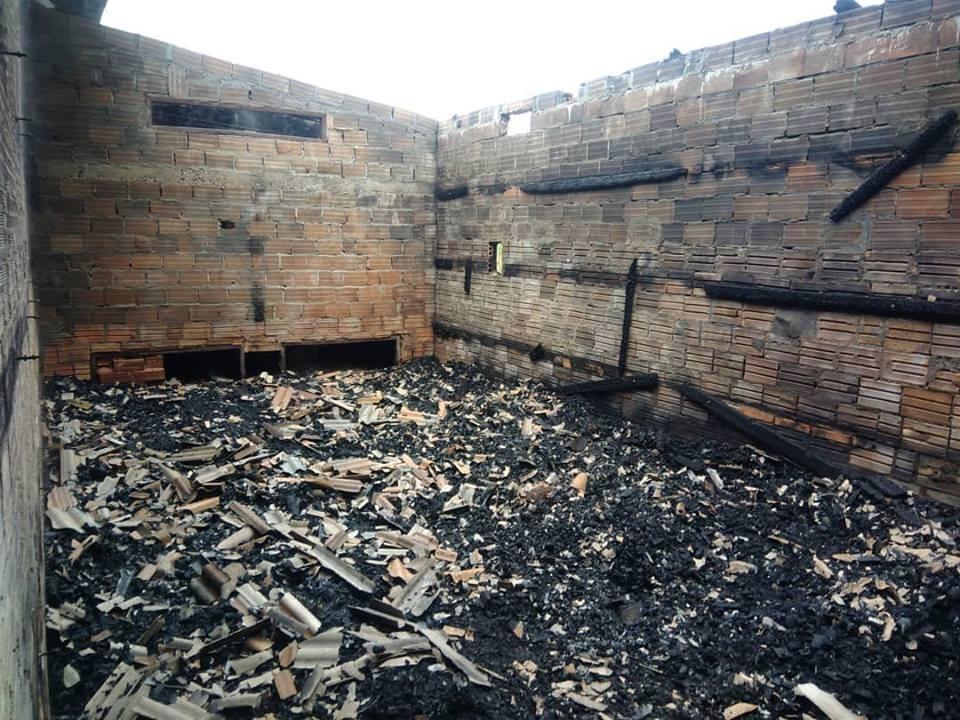 Incêndio destrói estufa de fumo em Imbuia 