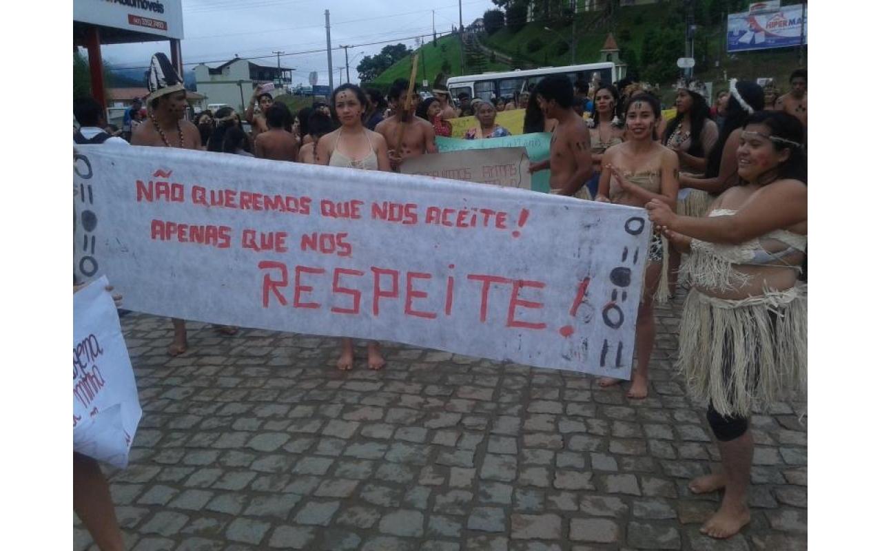Indígenas de José Boiteux realizam manifestação contra preconceito 