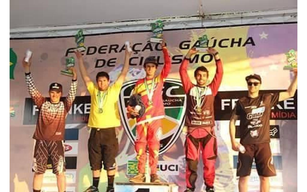 Ituporanguense conquista título brasileiro no Downhill 