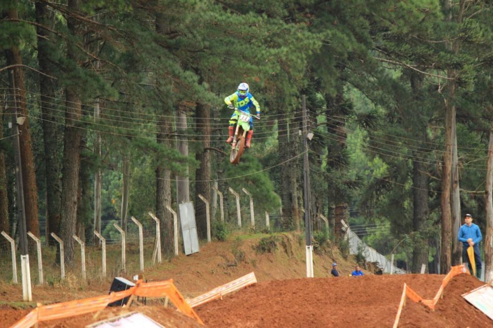 Juninho vence em Curitibanos e assume a liderança no estadual de MotoCross MX2 intermediário