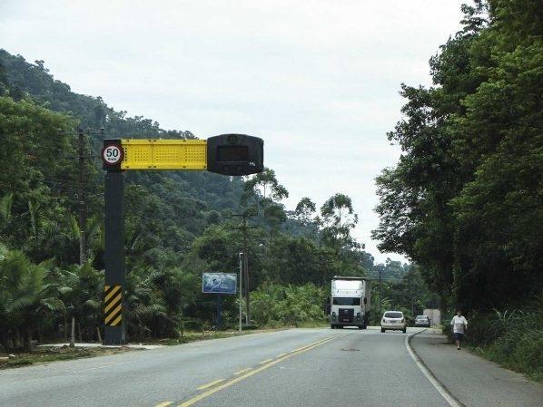 Lombadas eletrônicas desligadas em 2011 são retiradas das SCs no Alto Vale