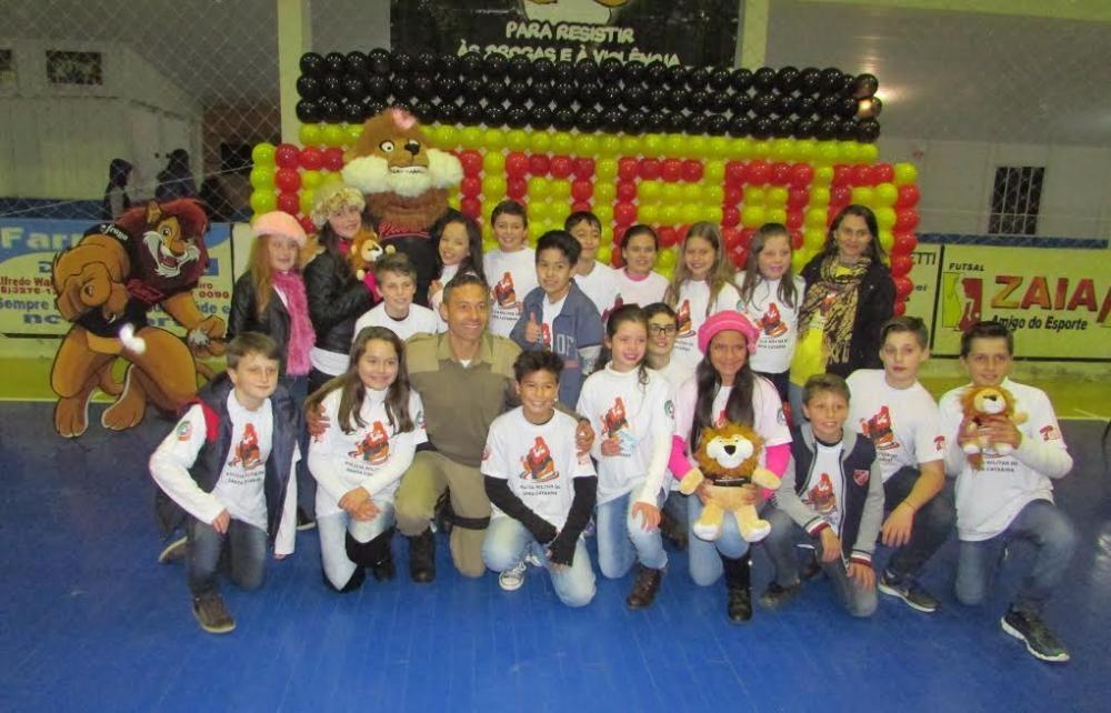 Mais de 130 alunos de Alfredo Wagner se formam no Proerd 