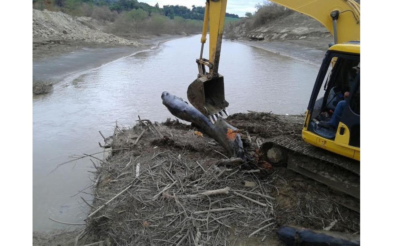 Mais de 50 caçambas de entulhos são retiradas da Barragem Sul em Ituporanga