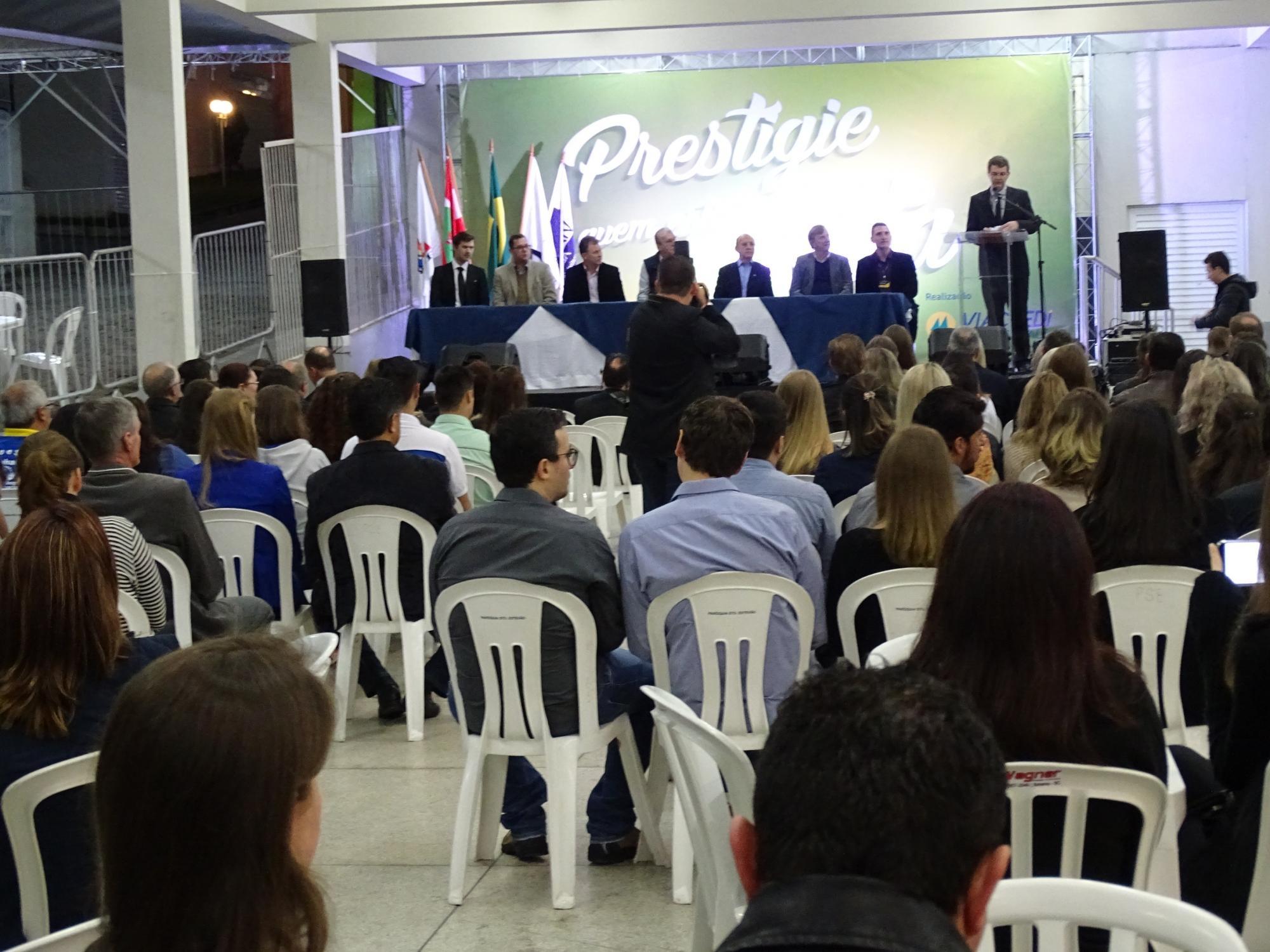 Mais de 500 pessoas prestigiam  primeiro dia da Feira de Oportunidades da Viacredi Alto Vale