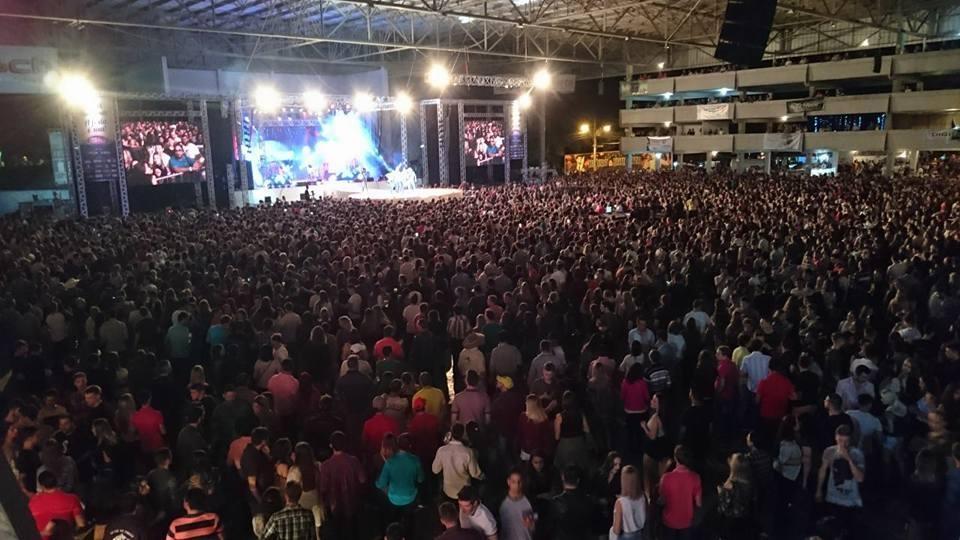Mais de 70 mil pessoas participam da Festa da Cebola 2017