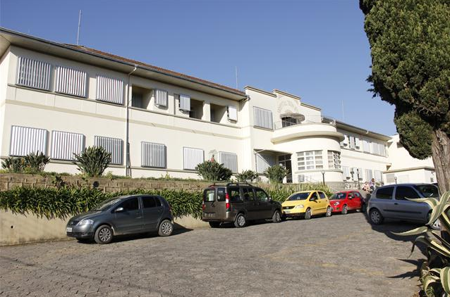 Mais de dois mil atendimentos por mês: Alta demanda de atendimentos causa reclamações no Hospital Bom Jesus