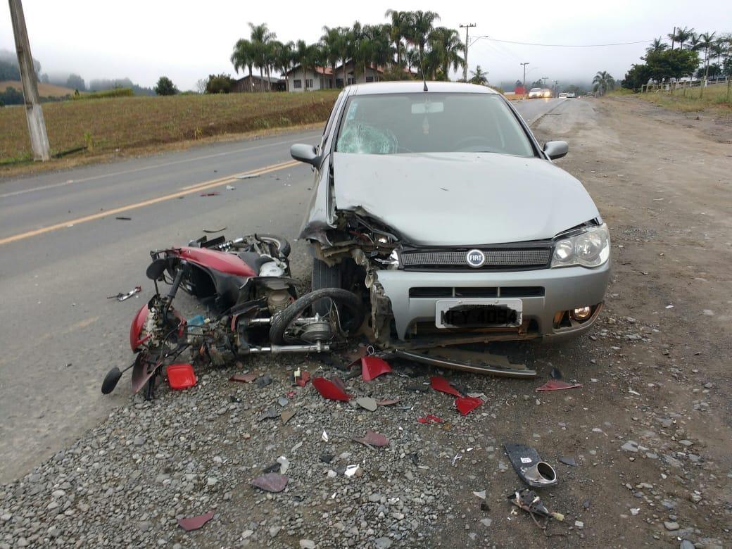 Motociclista fica ferida em acidente na SC-350 em Ituporanga