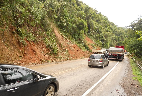 MPF investiga queda de barreira na BR-470 em Ibirama  