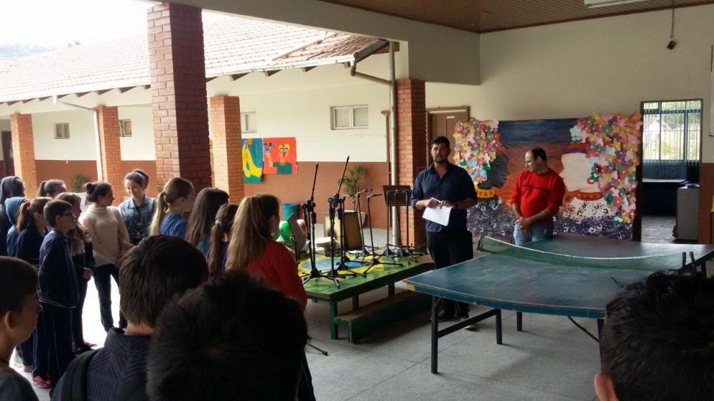 Música e Esporte integram aulas extracurriculares em escolas de Ituporanga 