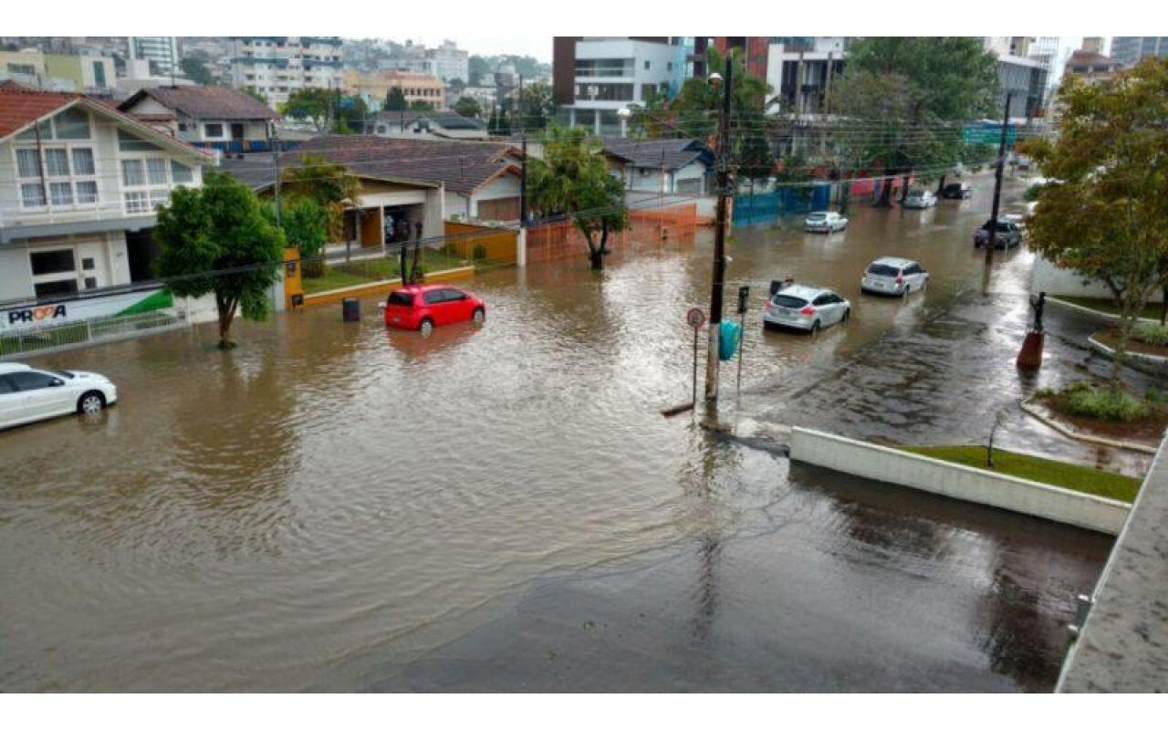 Nível elevado do rio já preocupa Defesa Civil de Rio do Sul