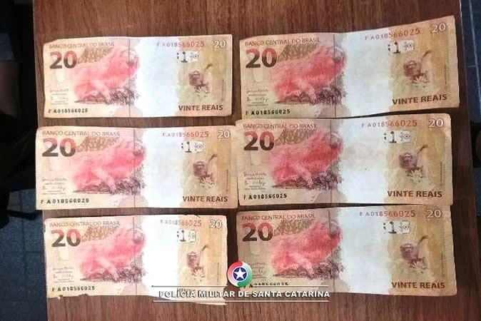 Notas falsas circulam pelo Alto Vale