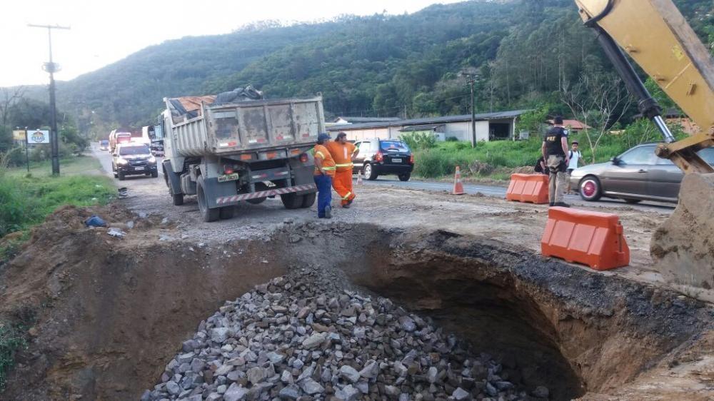 Obras de recuperação na BR-470 em Ibirama devem durar mais dois dias