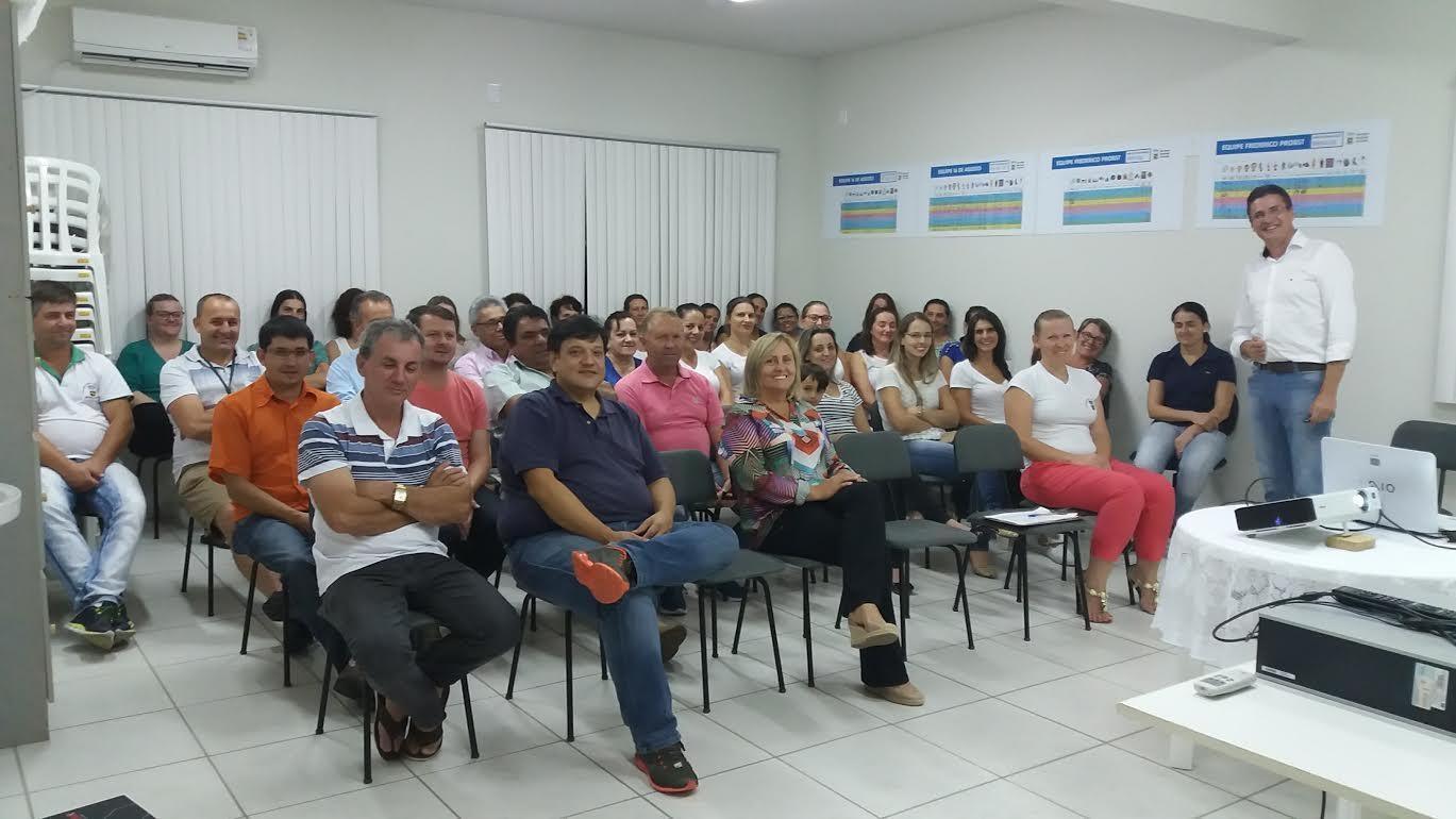 Palestra aborda qualidade de atendimento na Secretaria de Saúde de Petrolândia 
