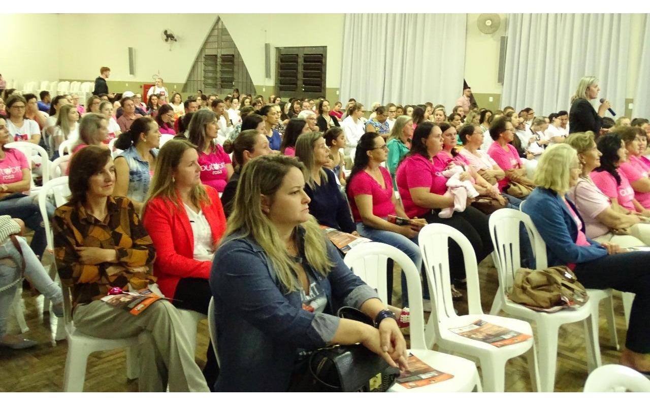 Palestra sobre câncer de mama e colo de útero reúne mais de 200 pessoas em Ituporanga