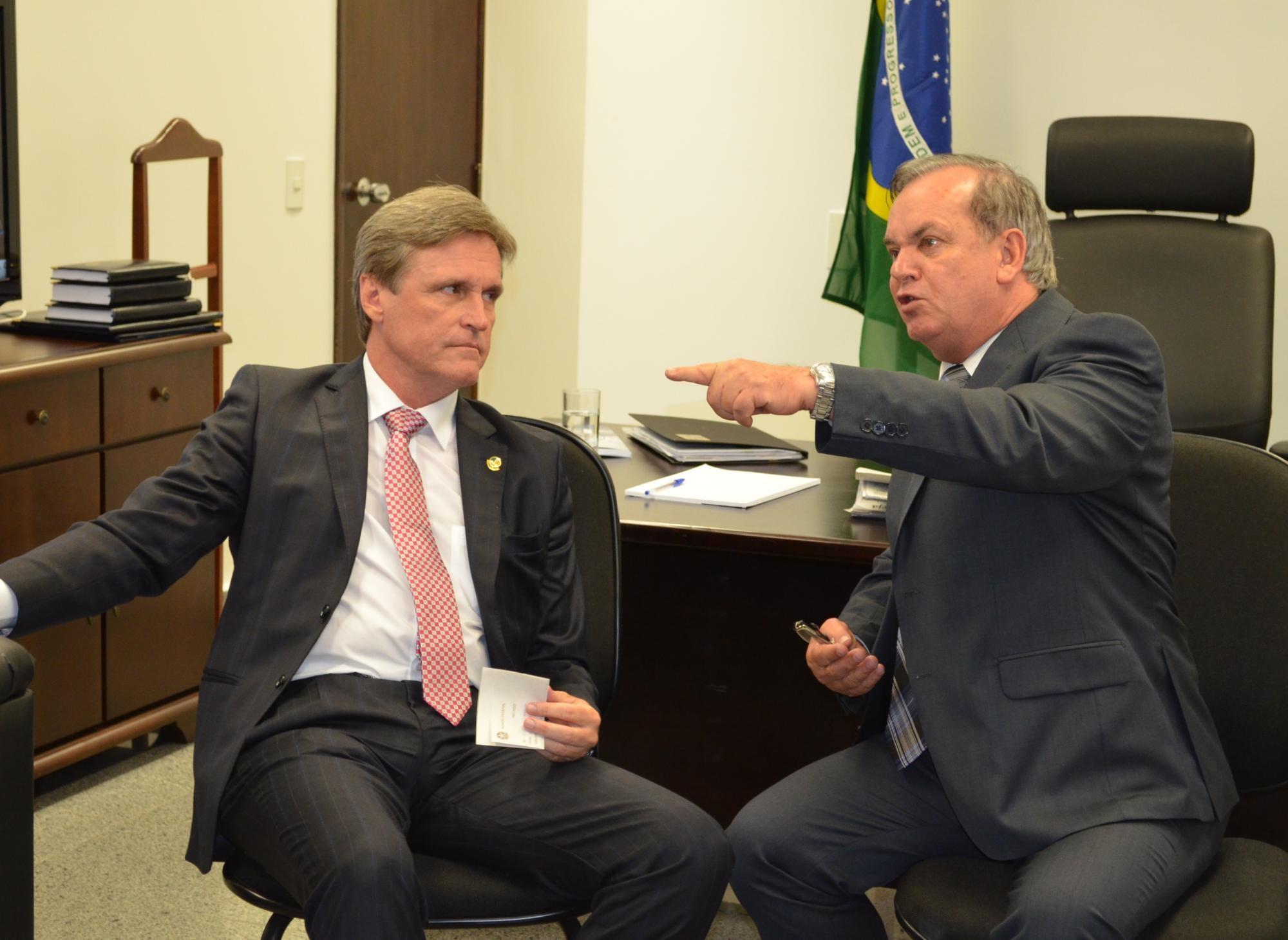 Peninha e Dário articulam construção de Usina de Asfalto para o Alto Vale