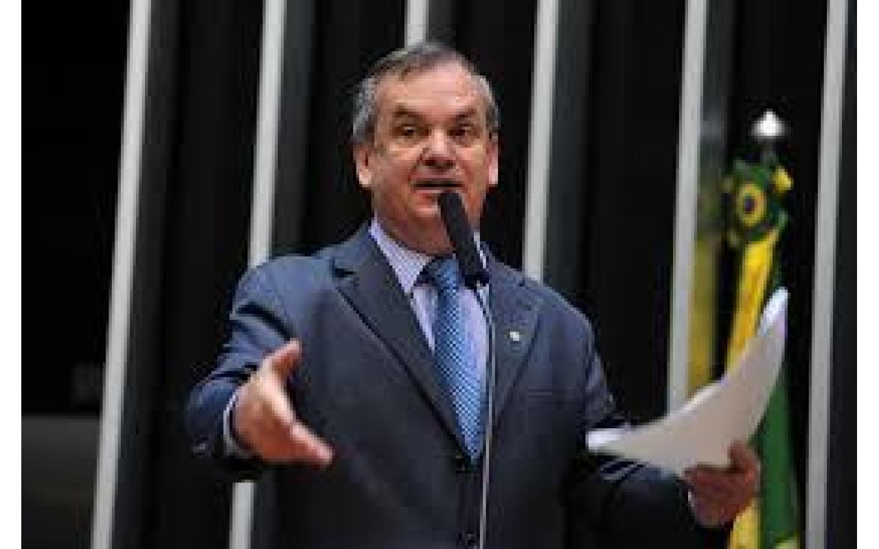Peninha recusa o convite de Bolsonaro e permanece no PMDB