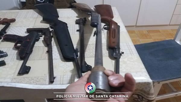 PM apreende diversas armas e munições em Presidente Getúlio