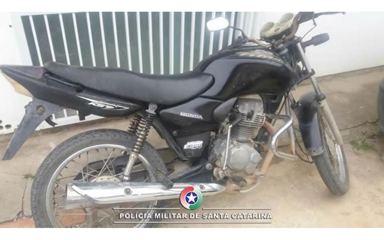 Polícia Militar de Imbuia apreende adolescente com motocicleta furtada
