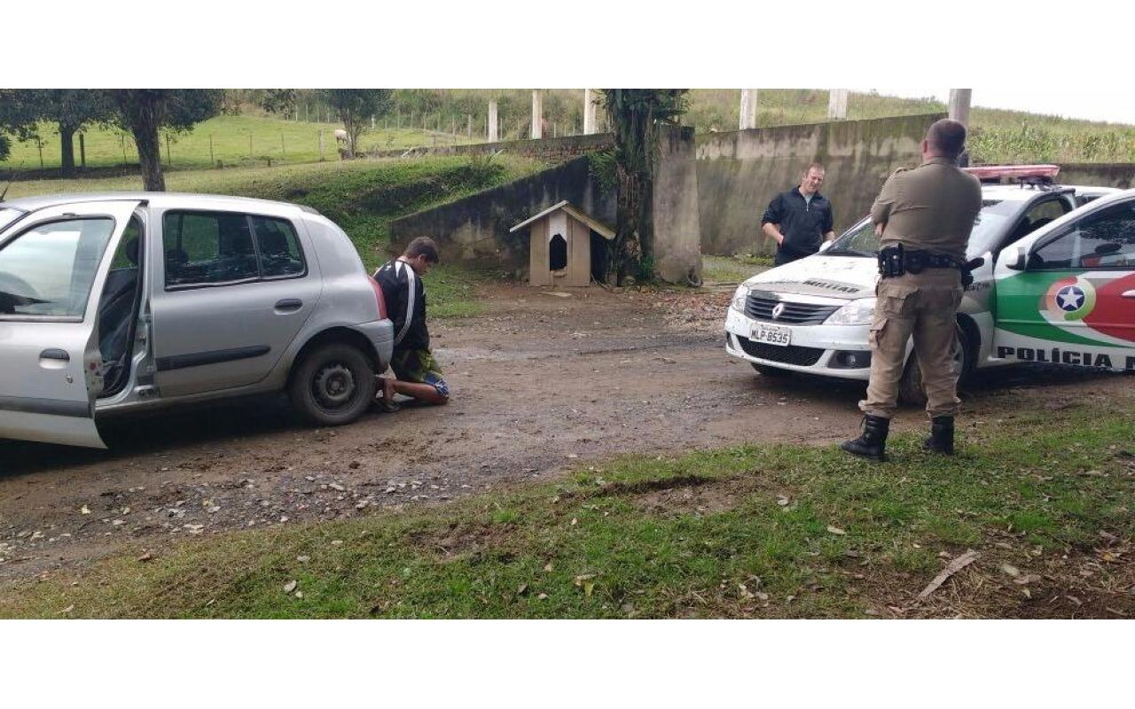 Polícia recupera veículo furtado em Imbuia