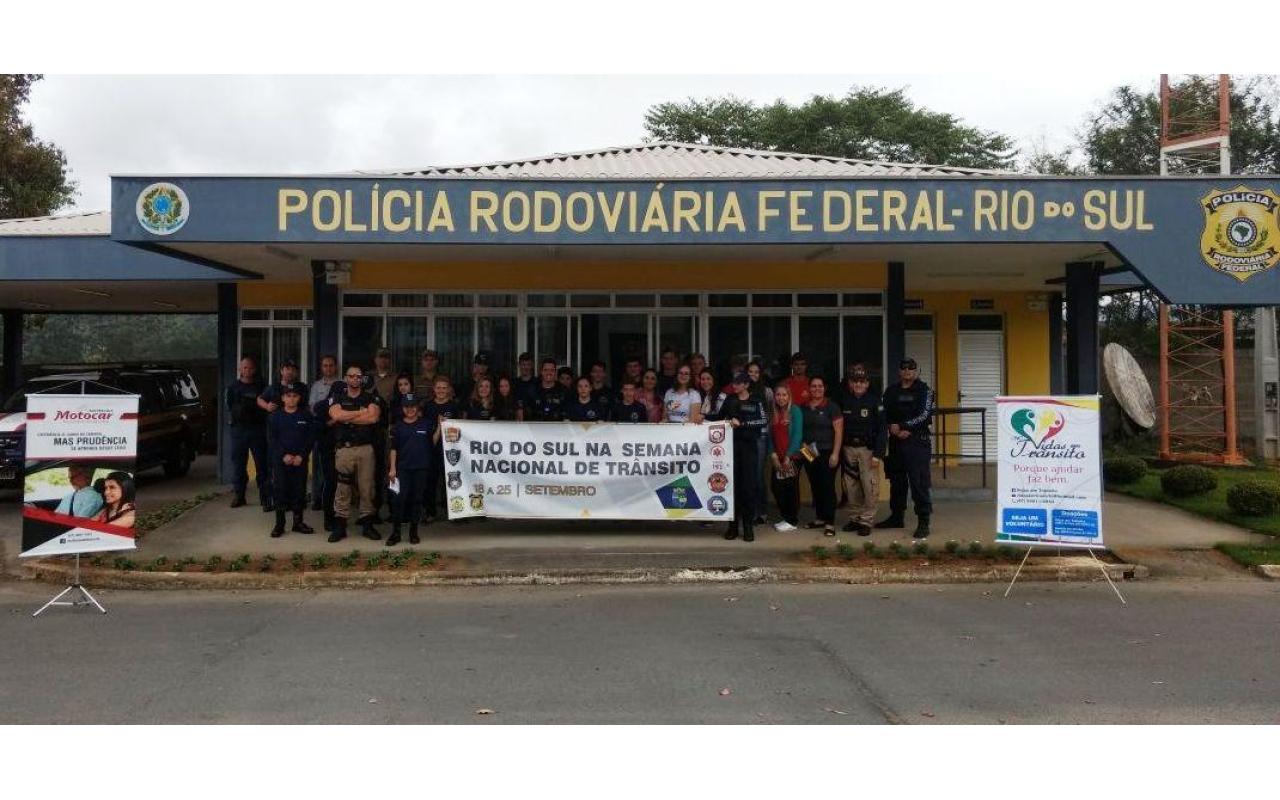 Policia Rodoviária Federal de Rio do Sul promove ações de conscientização na Semana Nacional Do Trânsito