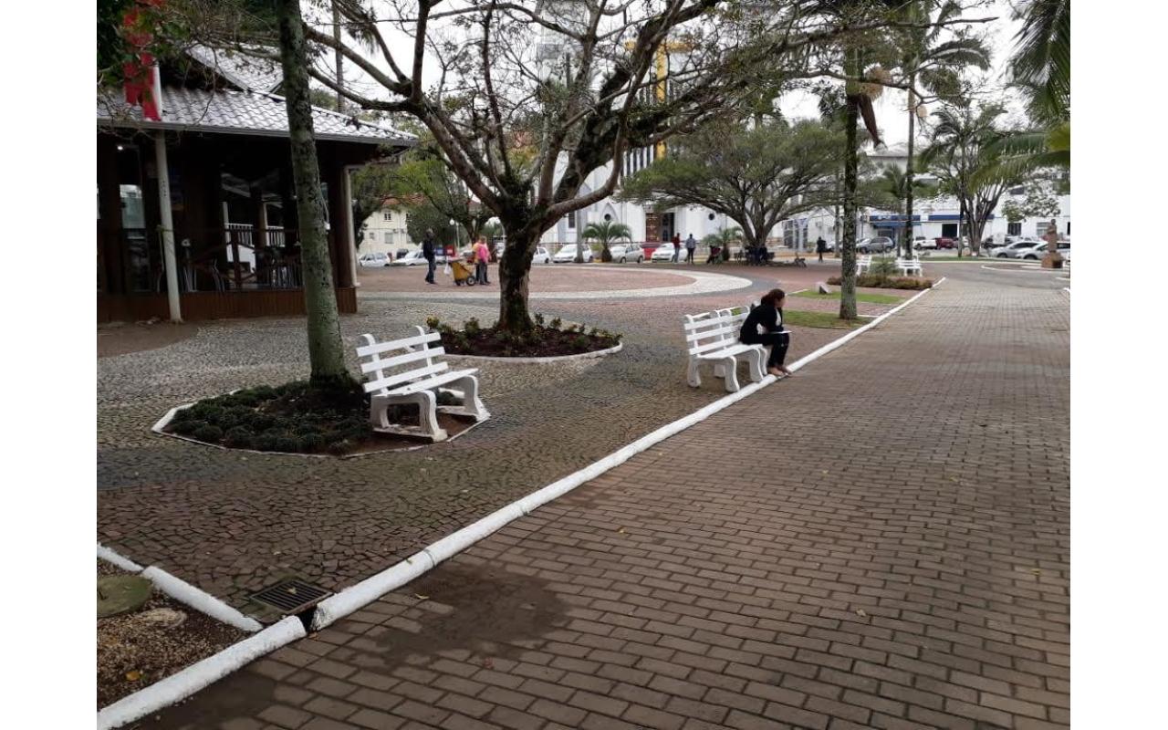 Praças de Ituporanga recebem melhorias