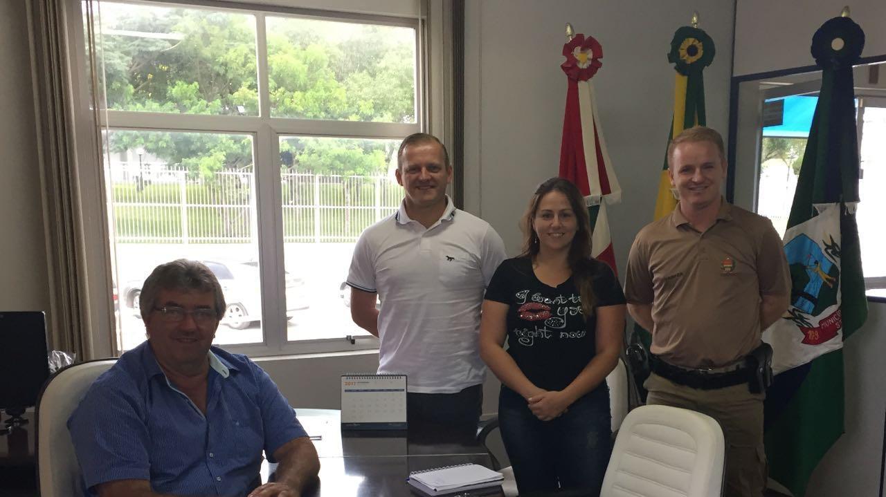 Prefeito de Imbuia se reúne com Polícia Militar e Civil para discutir segurança pública  