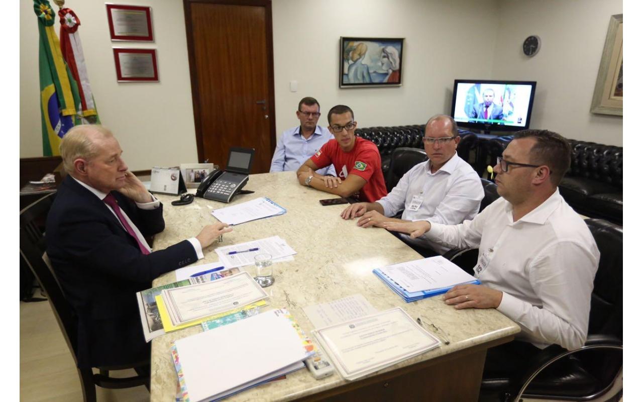 Presidente da Ucavi entrega em Florianópolis demanda de pedidos para o Alto Vale